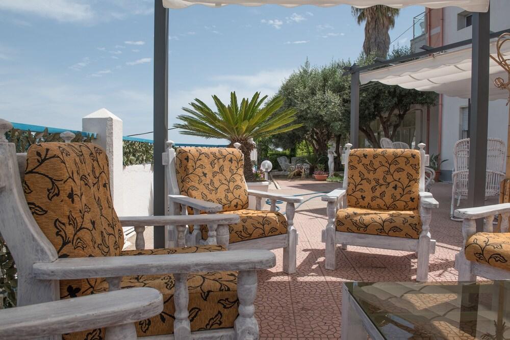 Hotel Umberto Ricadi Ngoại thất bức ảnh