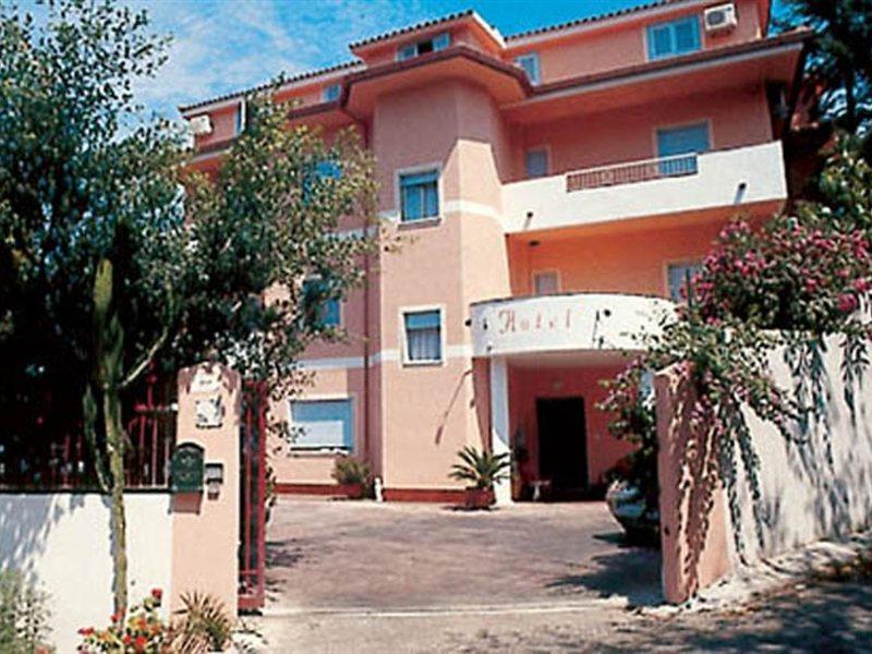 Hotel Umberto Ricadi Ngoại thất bức ảnh